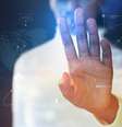 Biometria por reconhecimento palmar inclui as linhas visíveis e as veias sob a pele  Foto: rawpixel.com / Freepik