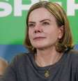 A presidente do PT e deputado pelo Paraná, Gleisi Hoffmann, disse que Michelle Bolsonaro faz o papel de "santa do pau oco" Crédito  Foto: Ricardo Moreira/Getty Images / Perfil Brasil