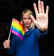 Há quem não se reconheça como homofóbico por conta da naturalização da homofobia, mas é preciso mudar  Foto: iStock