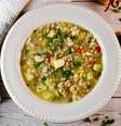 Sopa cevadinha com frango  Foto: Leonori | Shutterstock / Portal EdiCase