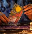 O tarot é composto por um total de 78 cartas, divididas entre 22 arcanos maiores e 56 arcanos menores  Foto: vimolsiri.s | Shutterstock / Portal EdiCase