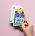 A carta do tarot que representa o signo de Gêmeos é "Os Enamorados". Descubra o que ela pode nos ensinar! -  Foto: Shutterstock / João Bidu