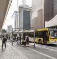 Foto mostra ônibus na Avenida Paulista, em SP  Foto: Getty Images