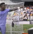 Vini Jr. estaria cansado de "lutar sozinho" contra o racismo no futebol espanhol  Foto: Poder360