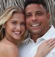 Celina e Ronaldo no registro do pedido de casamento: um relacionamento blindado contra fofocas  Foto: Reprodução/Instagram