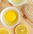 A egg hair mask utiliza o ovo nos cuidados com os cabelos -  Foto: Shutterstock / Alto Astral