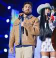Ana Castela e Gustavo Mioto deram primeiro beijo em público, durante show em Portugal em maio de 2023.  Foto: AGNews, e reprodução Internet / Purepeople