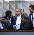 CPMI do 8 de Janeiro: Integrante mais velho do colegiado, o senador Otto Alencar (PSD-BA) (à esquerda, sentado), foi quem abriu os trabalhos da CPMI; ao lado dele estão (da esquerda para a direita) o senador Sérgio Moro (UB-PR), o líder da oposição no Senado, Rogério Marinho, o deputado Arthur Maia (UB-BA), que foi eleito presidente pouco depois, e Randolfe Rodrigues (de costas), líder do governo senador Sergio Moro (Univ£o-PR); deputado Arthur Oliveira Maia (Univ£o-BA); lv?der do governo no C  Foto: Pedro França/Agência Senado / Estadão