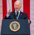 Biden disse que instruiu o Conselho de Segurança Nacional da Casa Branca a avaliar as implicações da lei  Foto: REUTERS/Bonnie Cash
