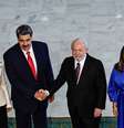 Presidente da Venezuela, Nicolás Maduro, ao lado de sua esposa Cilia Flores; e presidente do Brasil, Luiz Inácio Lula da Silva, ao lado da primeira-dama Janja  Foto: REUTERS