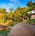 Na Ilha do Araújo, ao norte de Paraty, a Casa do Cais é um refúgio perfeito  Foto: Airbnb/Reprodução / Viagem e Turismo