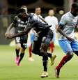 Jogadores de Bahia e Santos em disputa de bola pelas oitavas de final da Copa do Brasil – Felipe Oliveira/EC Bahia  Foto: Jogada10