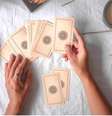 Quer ficar por dentro de como estão as energias do seu signo em junho? Saiba o que reservam as cartas do Tarot! -  Foto: Shutterstock / João Bidu