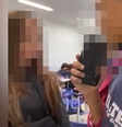 Professor foi vítima de insultos racistas, homofóbicos e xenófobos por alunos de uma unidade da rede de ensino Elite, no RJ  Foto: Reprodução/O Globo