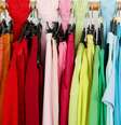 Tenha essas cores em seu guarda roupa para melhorar as vibrações -  Foto: Shutterstock / João Bidu