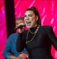 Naiara Azevedo interrompe show para dar bronca em fã 'irresponsável'  Foto: Reprodução/Redes Sociais 