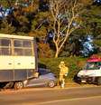 Carro de Gui Mendes colidiu com ônibus parado às margens da rodovia MG-453 – Divulgação/CBMMG  Foto: Jogada10