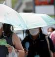 Mulheres usando apetrechos contra o calor em Bangkok, Tailândia  Foto: RUNGROJ YONGRIT/EPA-EFE/REX/Shutterstock / BBC News Brasil