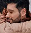 Bruno e Igor contaram como foi o primeiro beijo em uma campanha de dia dos namorados  Foto: Reprodução Instagram @oigorfernandez
