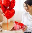 Veja sugestões de presentes para presentear no Dia dos Namorados -  Foto: Shutterstock / Alto Astral