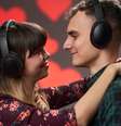 Descubra músicas românticas para ouvir no Dia dos Namorados -  Foto: Shutterstock / Alto Astral