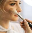 Saiba como prolongar a durabilidade da maquiagem -  Foto: Shutterstock / Alto Astral
