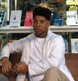 Escritor Lucas Der Leyweer é autor do livro “Vivências de Peles Negras”  Foto: Reprodução: Instagram/lucasderleyweer