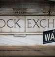 Placa em frente à Bolsa de Valores de Nova York sinaliza Wall Street
15/11/2022
REUTERS/Brendan McDermid  Foto: Reuters
