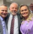 Waguinho e a esposa Daniela Carneiro, ministra do Turismo, com Lula  Foto: Poder360