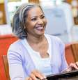 Conectividade possibilitou o acesso ao ensino superior, porém a formação profissional online nem sempre é a melhor solução  Foto: Fundação Telefônica Vivo