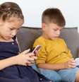 Crianças correm riscos com aumento do uso de celulares; especialista explica  Foto: Freepik / Viva Saúde