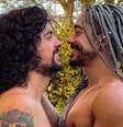 Vítor diCastro e seu marido.  Foto: Reprodução/Instagram/@vitordicastro / Reprodução/Instagram/@vitordicastro