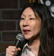 Jocelyn Chia, uma advogada que virou comediante, é uma artista de destaque em Nova York  Foto: Getty Images / BBC News Brasil