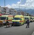 Equipes de emergência em Kalamata aguardam a chegada de sobreviventes resgatados do mar   Foto: DW / Deutsche Welle