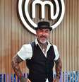 O chef Henrique Fogaça de volta ao MasterChef, na Band  Foto: Melissa Haidar/Divulgação