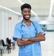 Enfermeiros podem atuar em várias especialidades dentro de clínicas e hospitais  Foto: DMEPhotography / iStock