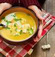 Sopas e caldos são opções saudáveis e nutritivas para o inverno -  Foto: Shutterstock / Alto Astral