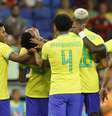 Casemiro destaca luta contra racismo e afirma: 'Copa do Mundo já começou'  Foto: REUTERS/Albert Gea