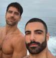 Os dois já foram vistos juntos em abril, em uma praia do Rio de Janeiro  Foto: Reprodução/ Instagram: @_iasser
