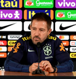 Técnico Ramon Menezes durante entrevista coletiva pela Seleção Brasileira –  Foto: Reprodução / Jogada10