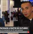 Repórter Artur Queiroz não se deixou intimidar pelo invasor que xingou a Globo  Foto: Reprodução/TV