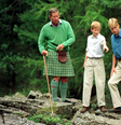 A Família Real publicou foto de Charles acompanhado de William e Harry em 1997  Foto: Reprodução/Twitter/The Royal Family