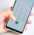 Imagem mostra telefone aberto na aba de ligação.   Foto: Freepik
