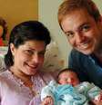 Gugu Liberato e Rose Miriam di Matteo após o nascimento do primeiro filho João Augusto, em 11 de novembro de 2001  Foto: Divulgação / Estadão
