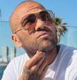 Daniel Alves enviou mensagem surpreendente para jovem que o acusa de estupro em boate da Espanha, reforçou inocência, e contou ainda ser casado com Joana Sanz  Foto: Purepeople