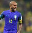Dani Alves disputou a Copa do Mundo pela Seleção Brasileira   Foto: Julian Finney/Getty Images / Esporte News Mundo