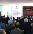 Diplomatas estrangeiros assistem à apresentação desinformativa de Bolsonaro sobre urnas eletrônicas no Palácio da Alvorada em julho de 2022.  Foto: Aos Fatos