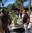 Neymar dos Santos ao falar com agentes de fiscalização ambiental  Foto: Reprodução
