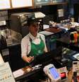 Os trabalhadores de 150 lojas da Starbucks entrarão em greve na próxima semana, após sindicato afirmar que empresa restringiu as decorações comemorativas do mês do orgulho LGBT+ em algumas lojas  Foto: Reuters