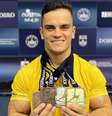 Dia do Atleta Olímpico - Caio Souza com as suas medalhas após a etapa de Osijek, na Croácia, da Copa do Mundo de Ginástica Artística.  Foto: Divulgação/CBG (Confederação Brasileira de Ginástica) / Sport Life